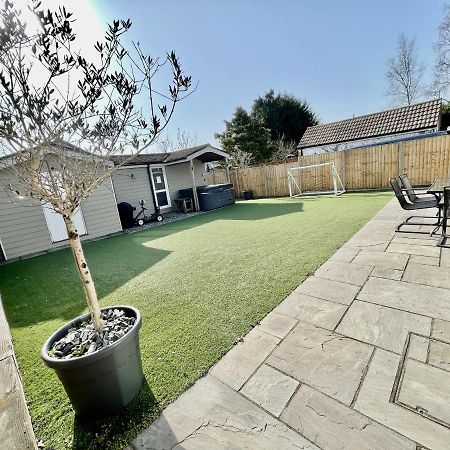 Four Corners Holiday Home Hot Tub & Sauna Ferndown Buitenkant foto