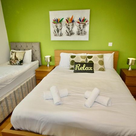 Four Corners Holiday Home Hot Tub & Sauna Ferndown Buitenkant foto
