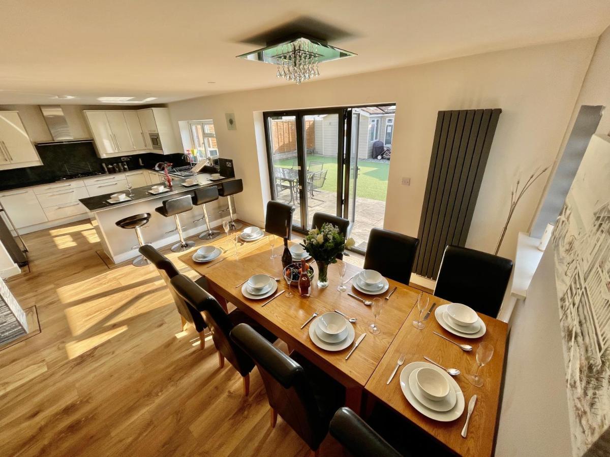 Four Corners Holiday Home Hot Tub & Sauna Ferndown Buitenkant foto