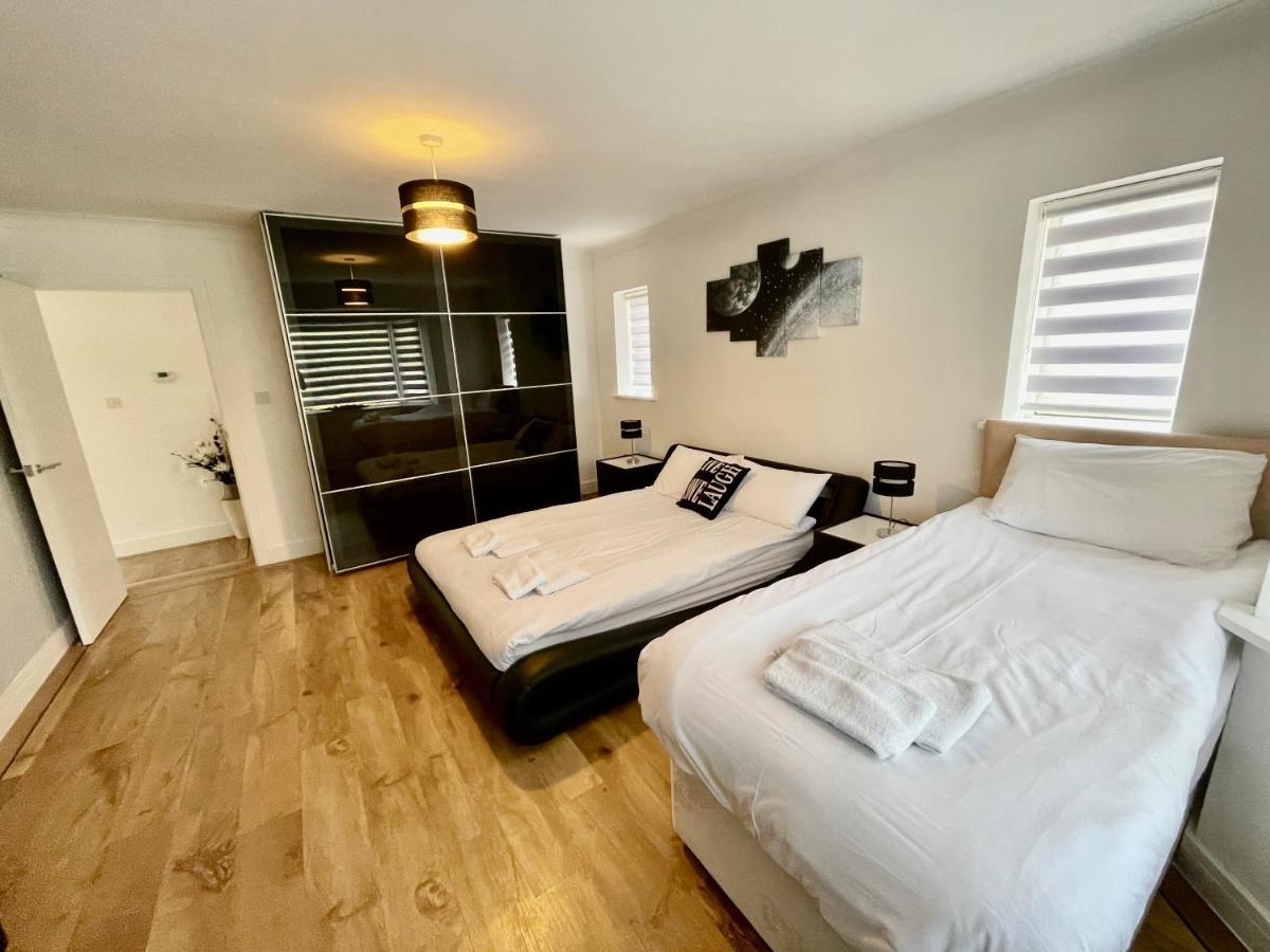 Four Corners Holiday Home Hot Tub & Sauna Ferndown Buitenkant foto