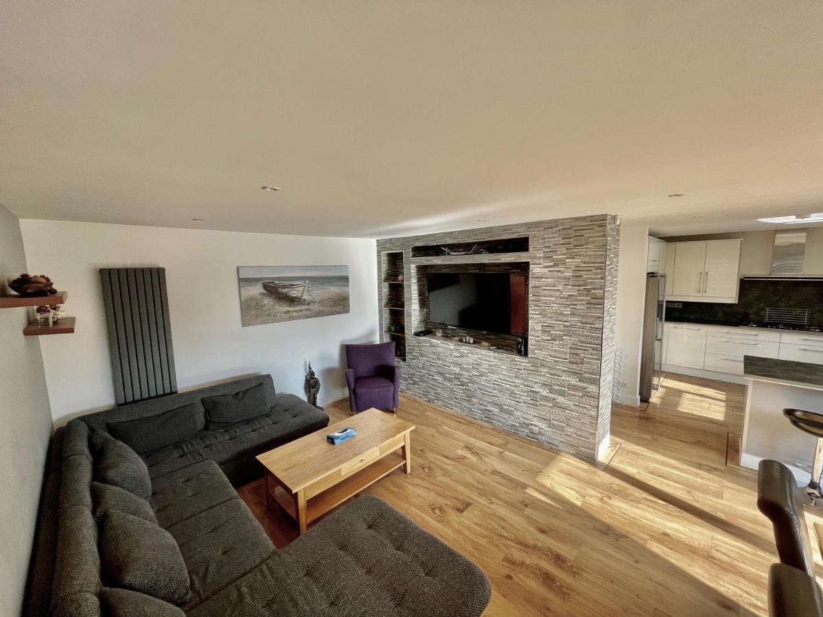Four Corners Holiday Home Hot Tub & Sauna Ferndown Buitenkant foto