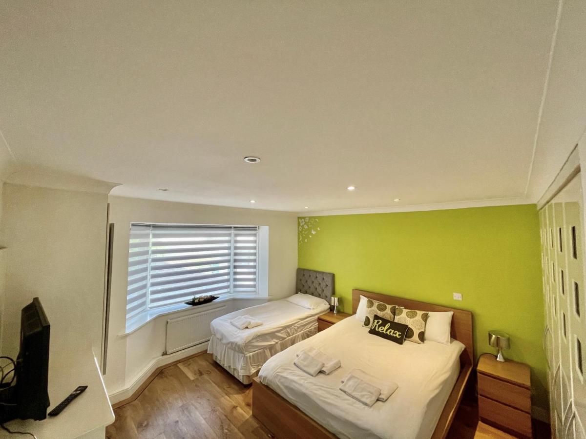 Four Corners Holiday Home Hot Tub & Sauna Ferndown Buitenkant foto