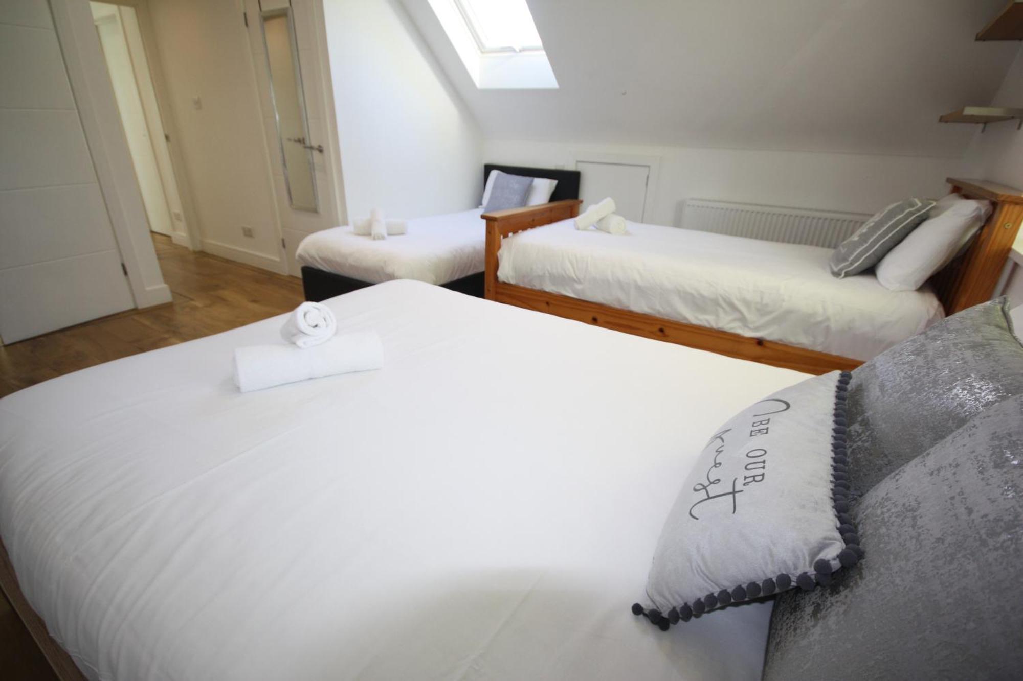 Four Corners Holiday Home Hot Tub & Sauna Ferndown Buitenkant foto