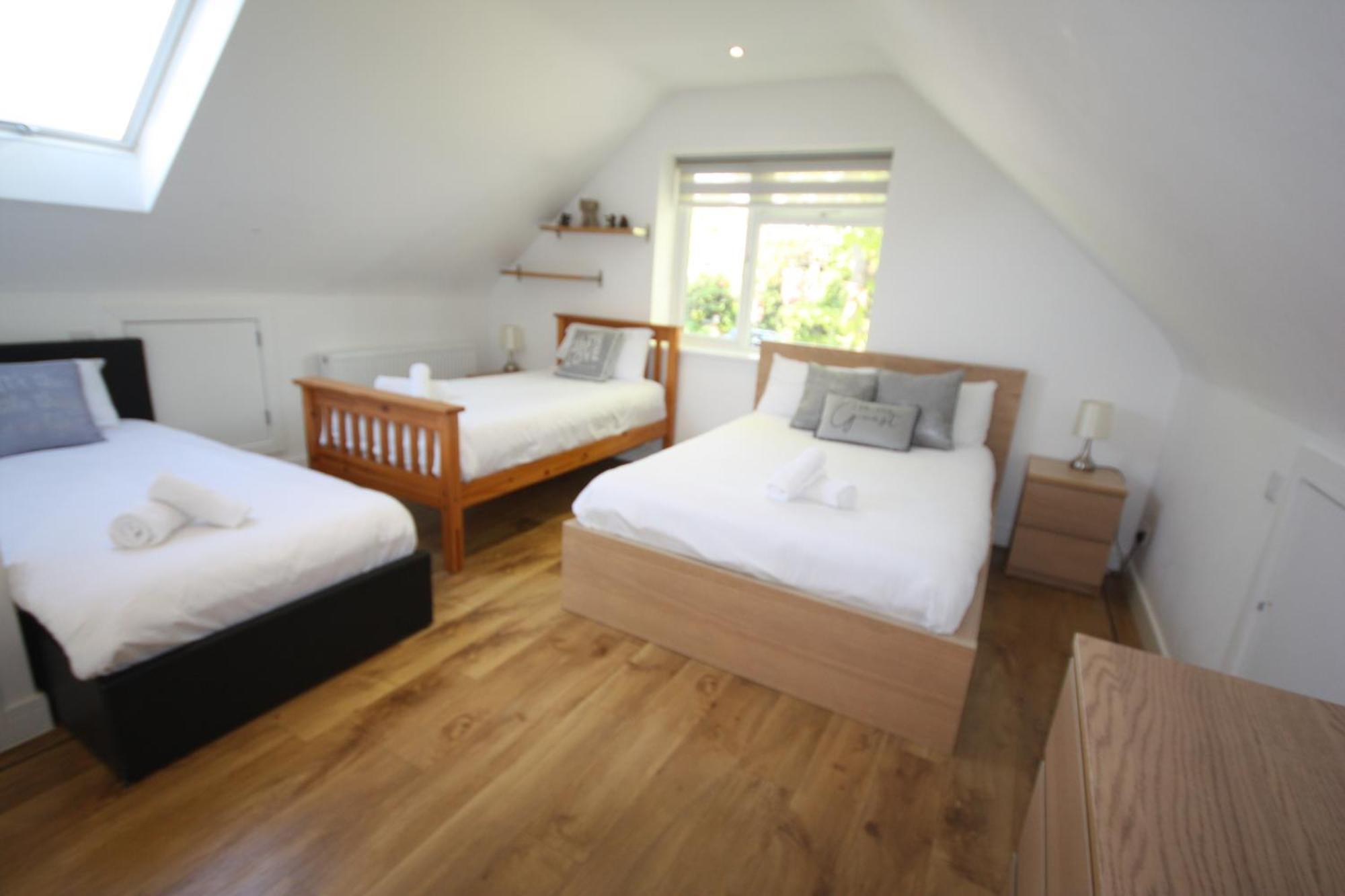 Four Corners Holiday Home Hot Tub & Sauna Ferndown Buitenkant foto