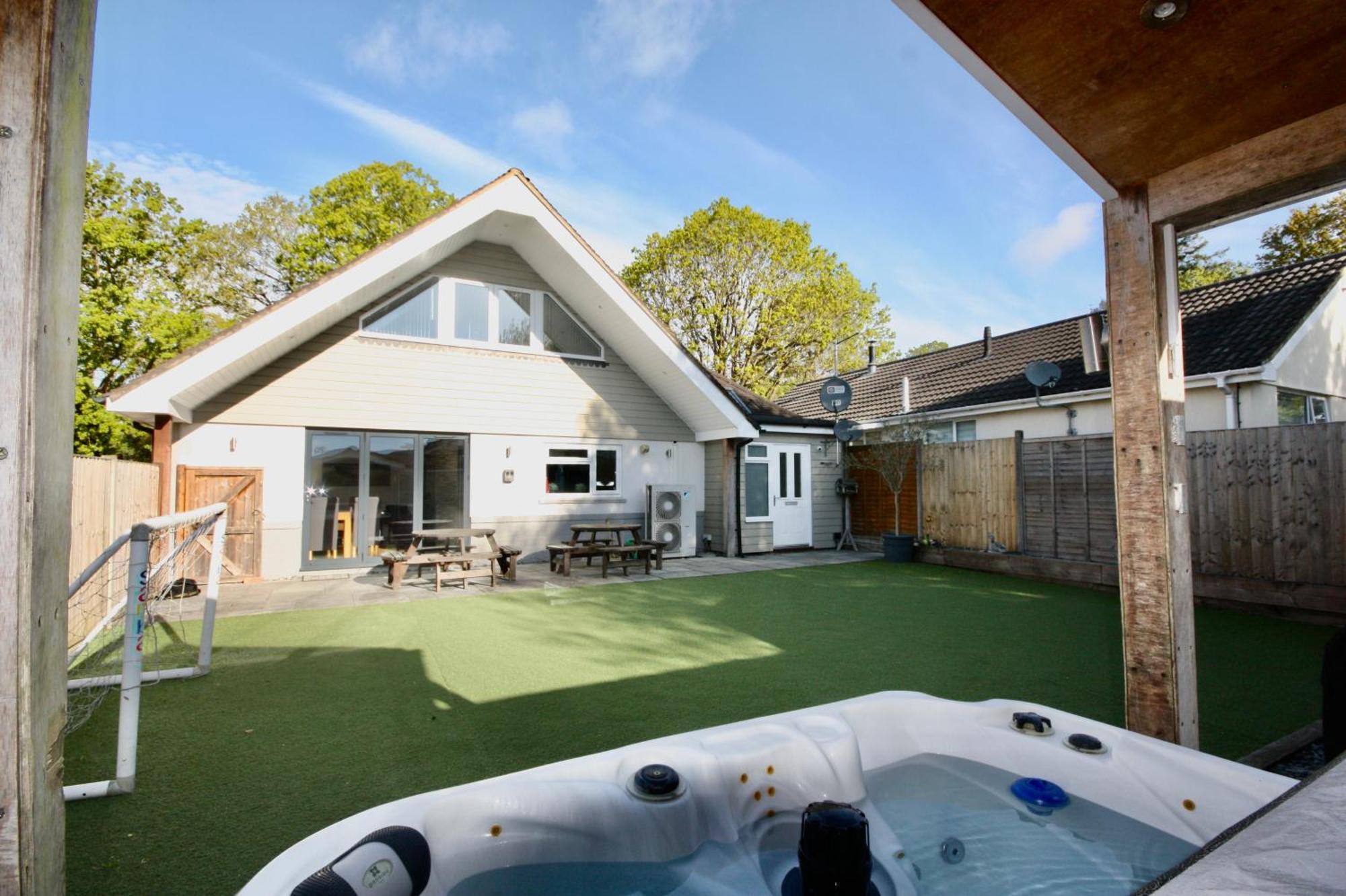 Four Corners Holiday Home Hot Tub & Sauna Ferndown Buitenkant foto
