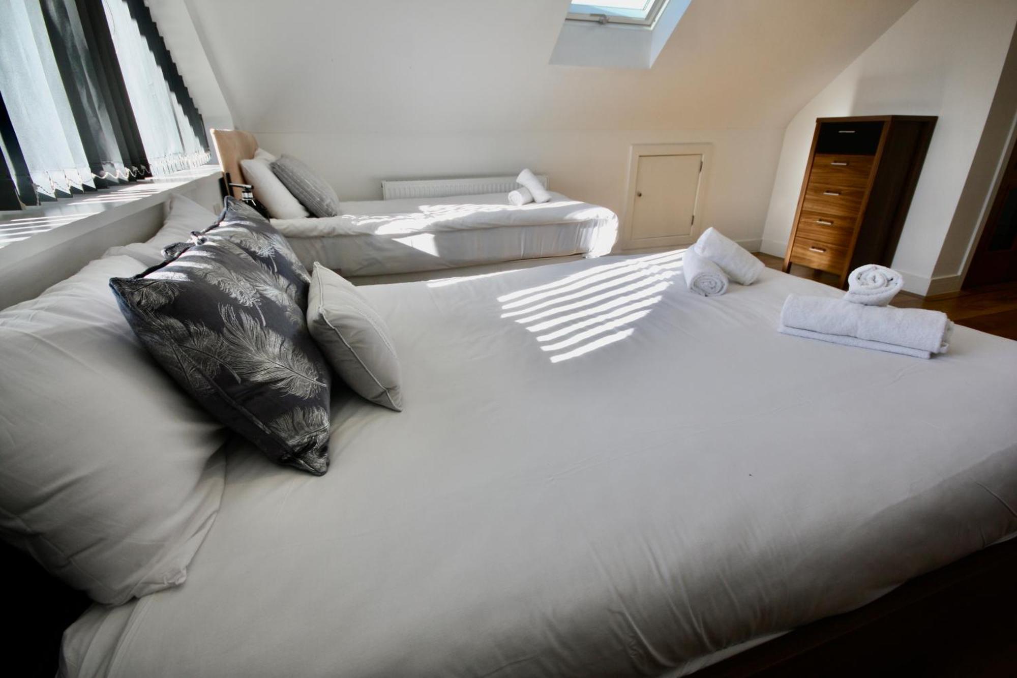Four Corners Holiday Home Hot Tub & Sauna Ferndown Buitenkant foto