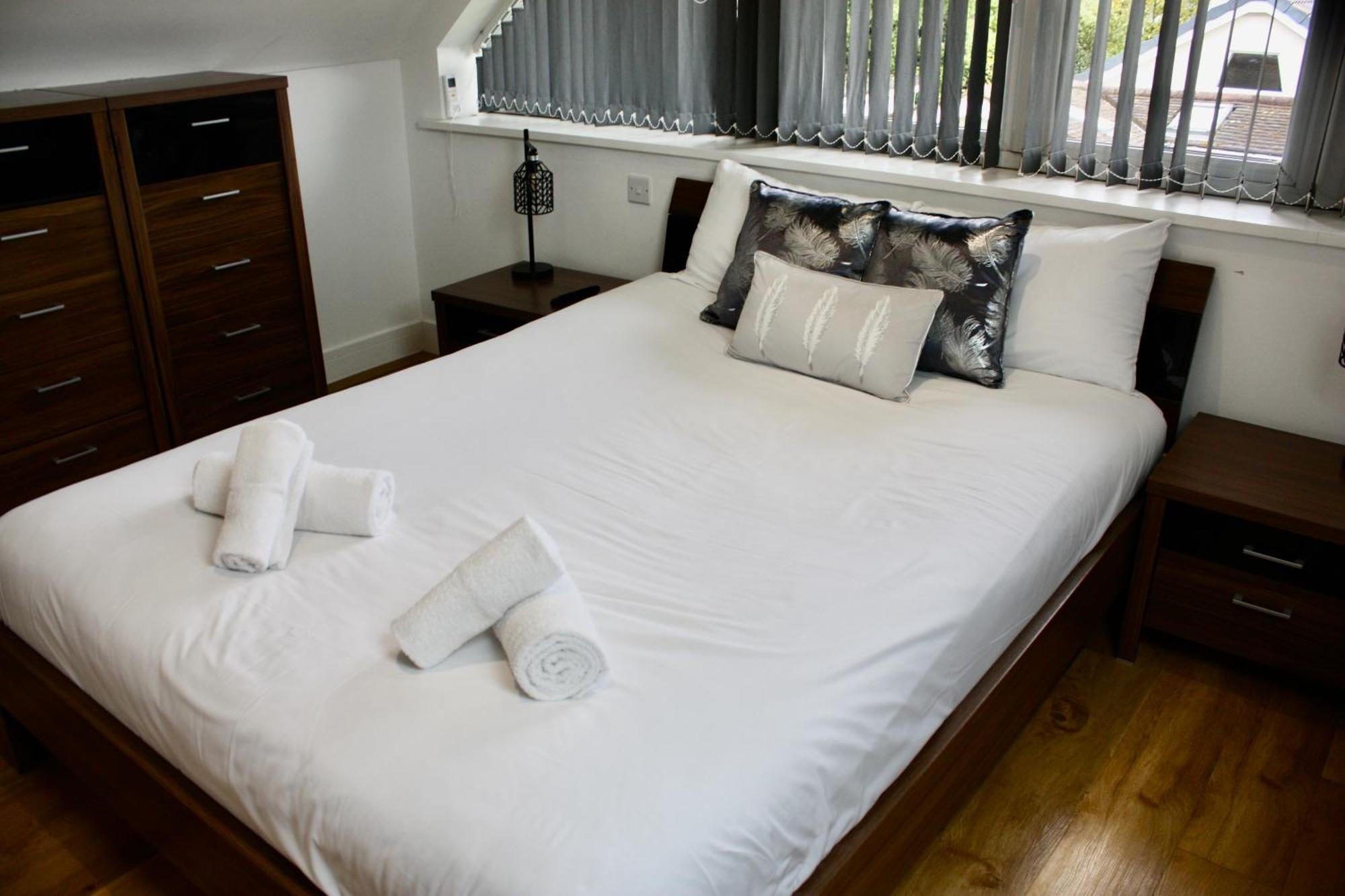 Four Corners Holiday Home Hot Tub & Sauna Ferndown Buitenkant foto