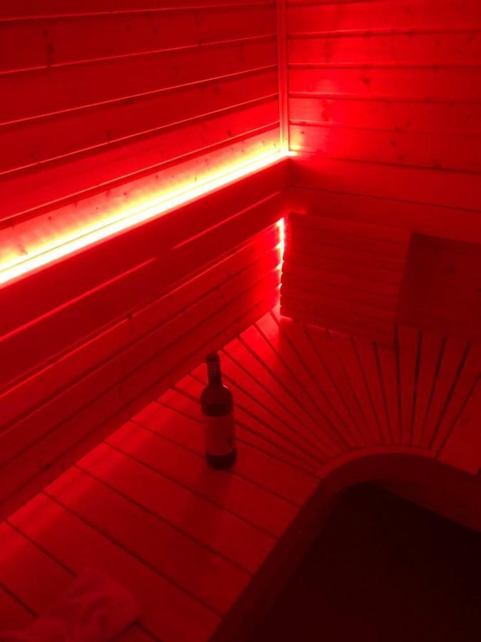 Four Corners Holiday Home Hot Tub & Sauna Ferndown Buitenkant foto